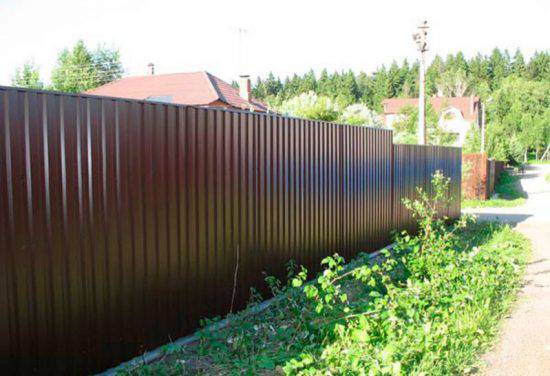Забор из металлопрофиля