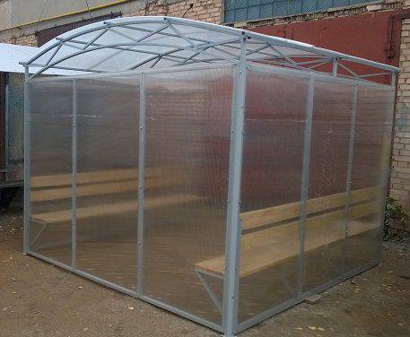 навесы из поликарбоната во дворе частного